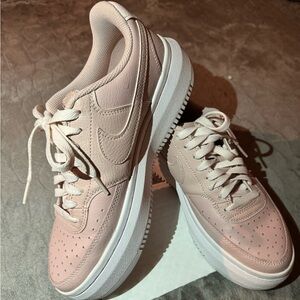 Nike women sneakers!